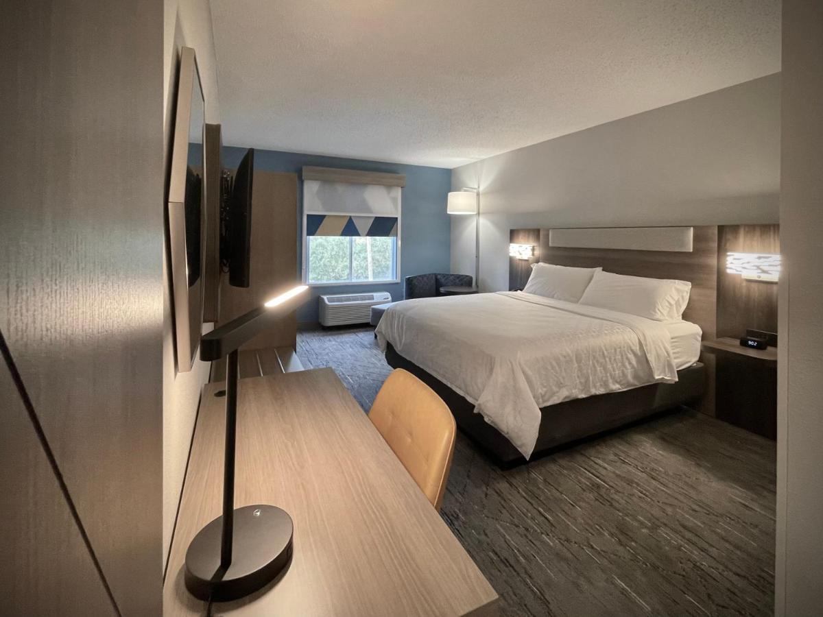 Holiday Inn Express And Suites Tampa I-75 At Bruce B. Downs By Ihg Экстерьер фото