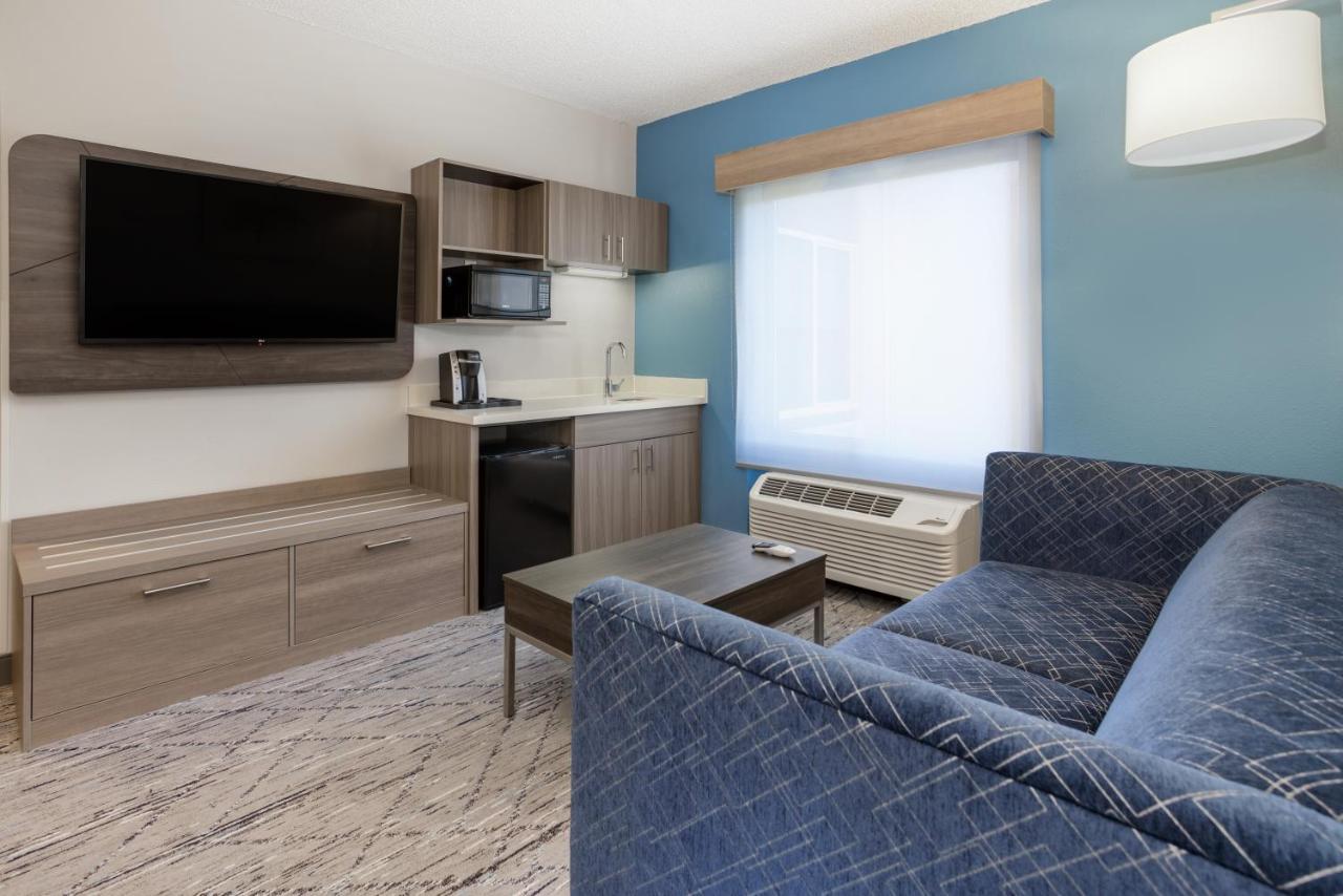 Holiday Inn Express And Suites Tampa I-75 At Bruce B. Downs By Ihg Экстерьер фото