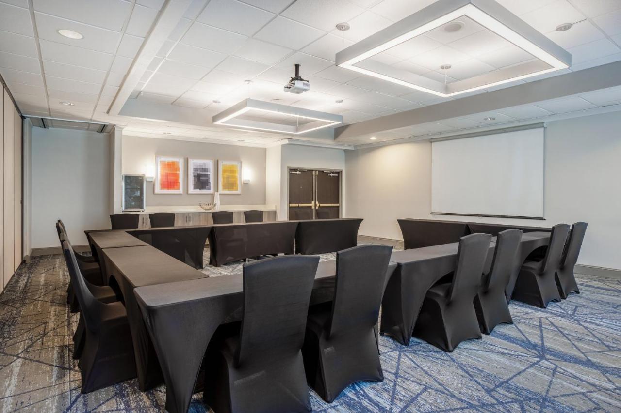 Holiday Inn Express And Suites Tampa I-75 At Bruce B. Downs By Ihg Экстерьер фото