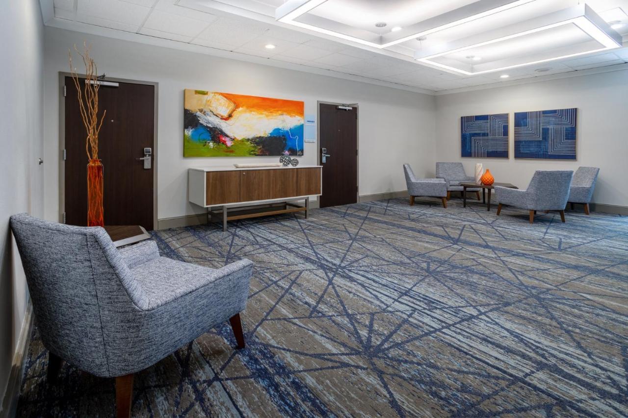 Holiday Inn Express And Suites Tampa I-75 At Bruce B. Downs By Ihg Экстерьер фото