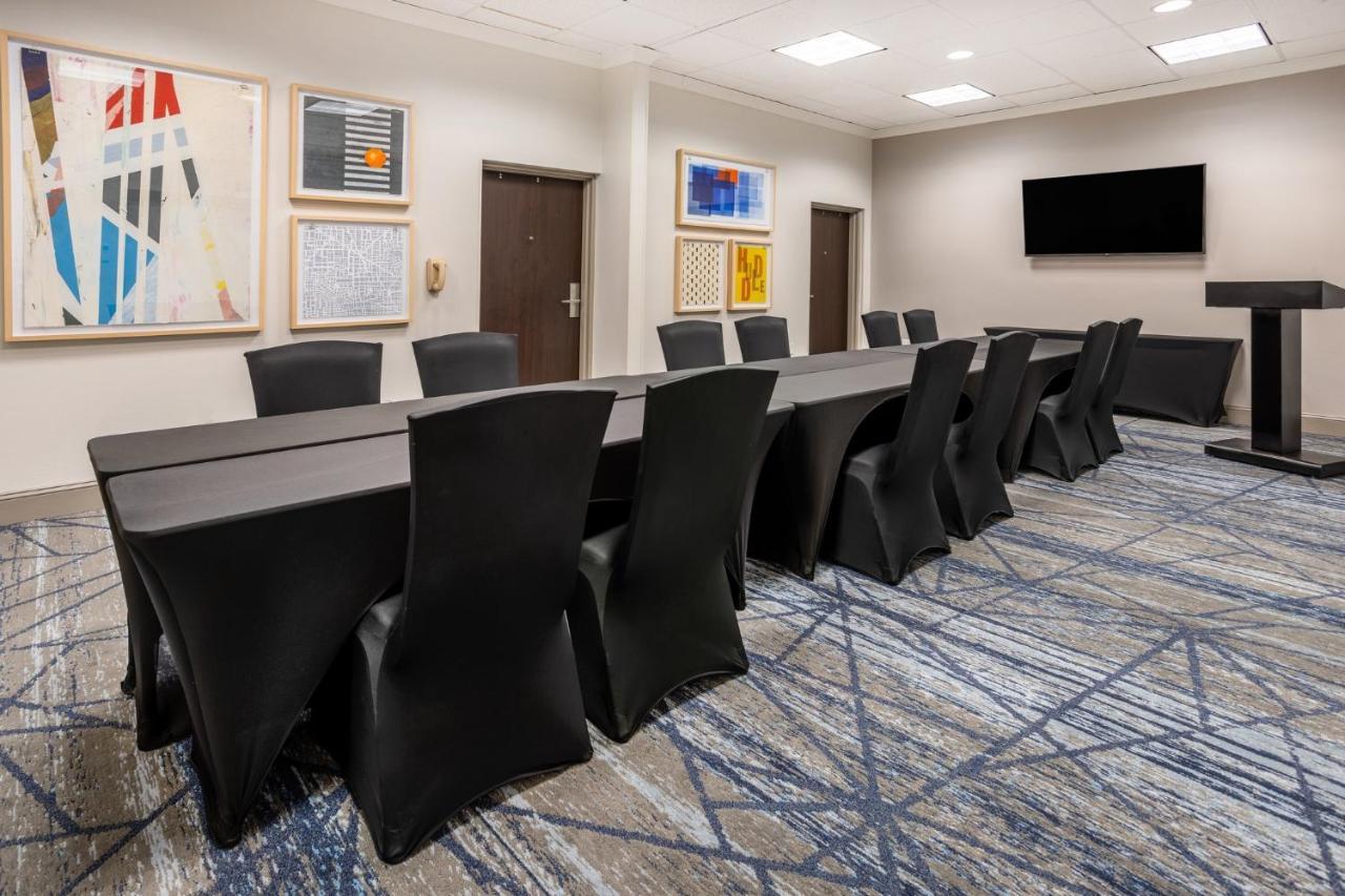 Holiday Inn Express And Suites Tampa I-75 At Bruce B. Downs By Ihg Экстерьер фото