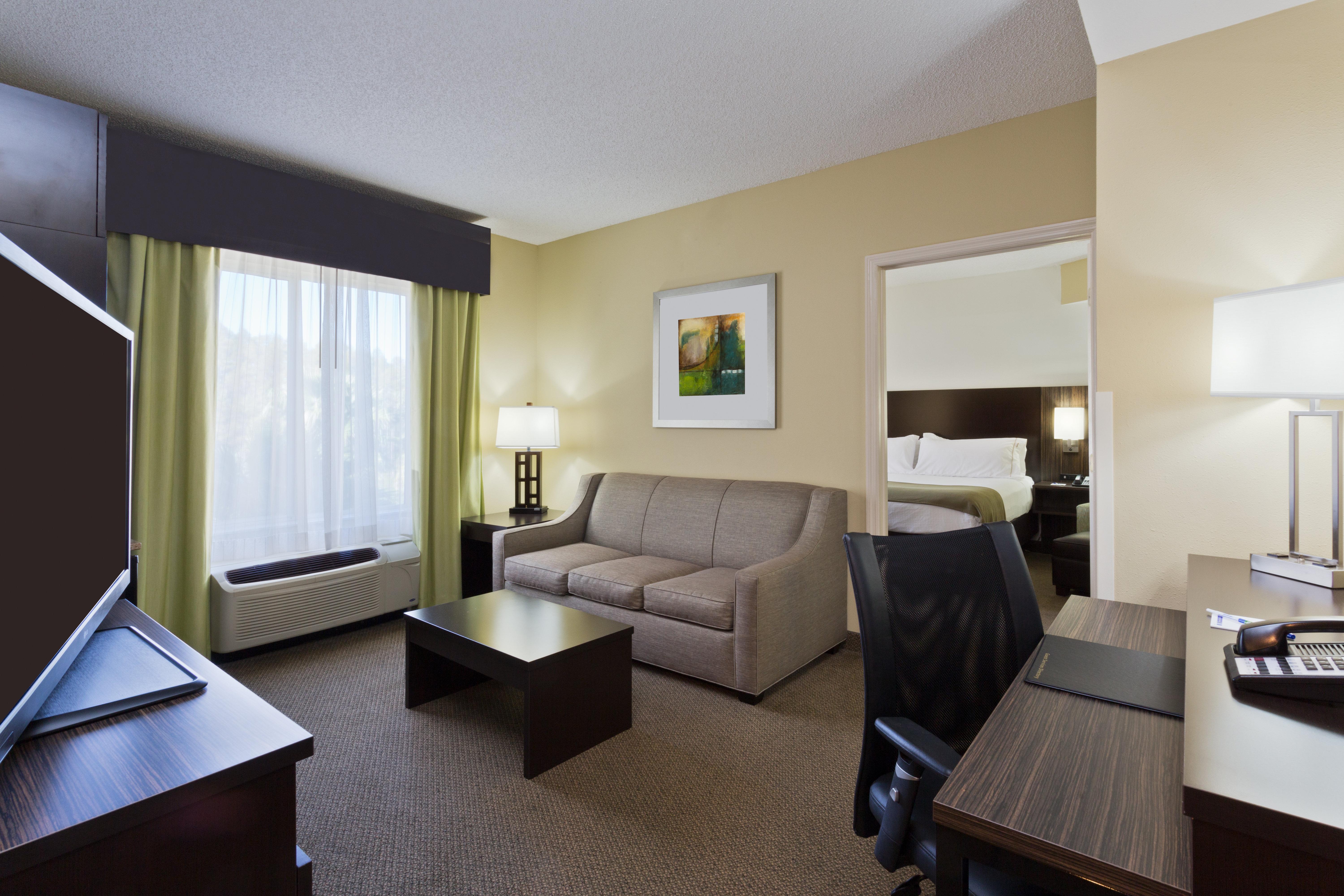 Holiday Inn Express And Suites Tampa I-75 At Bruce B. Downs By Ihg Экстерьер фото